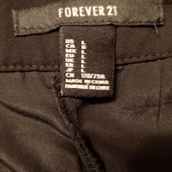 Shorts - Picture 2 of 3